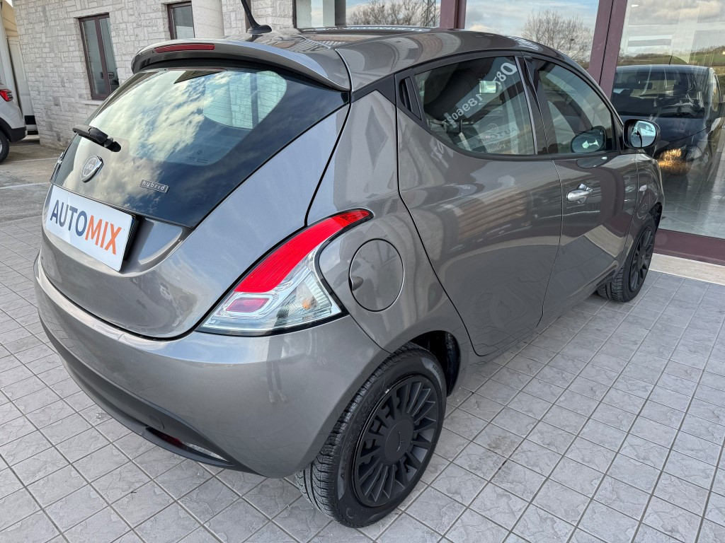 Lancia Ypsilon