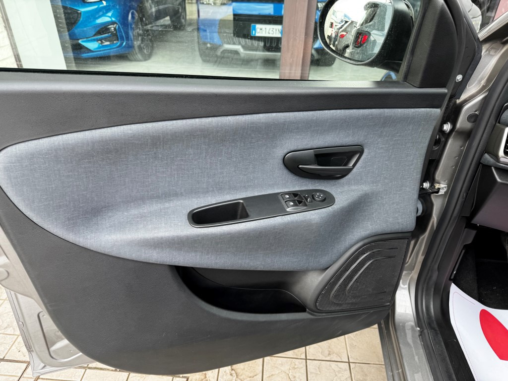 Lancia Ypsilon