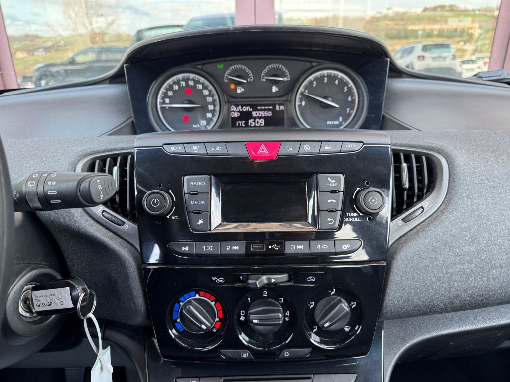 Lancia Ypsilon