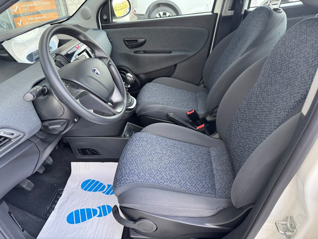Lancia Ypsilon