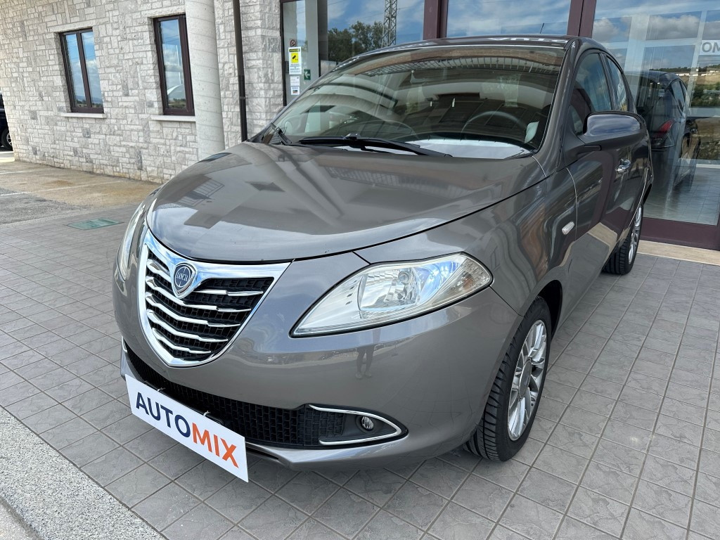 Lancia Ypsilon