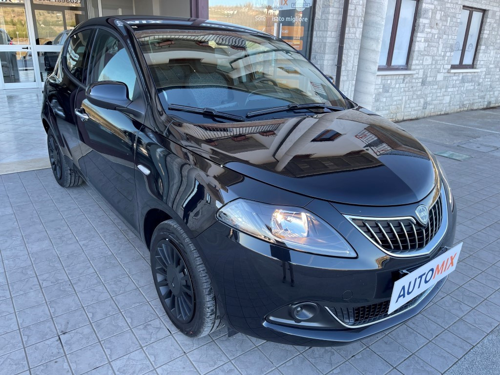 Lancia Ypsilon
