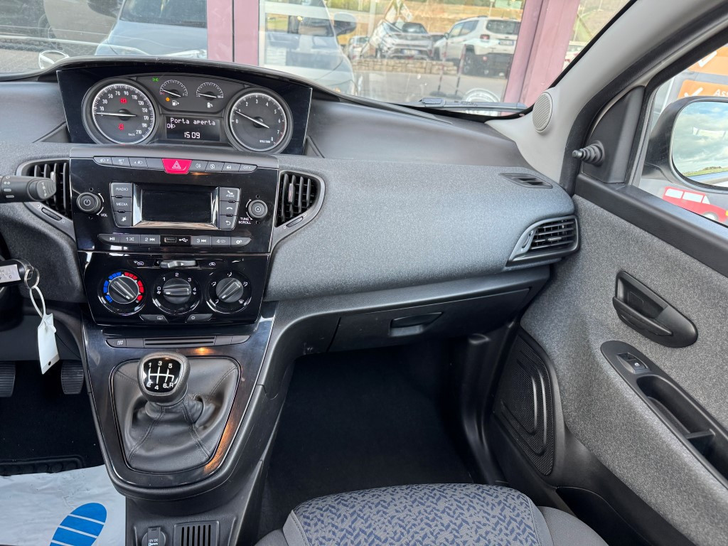 Lancia Ypsilon