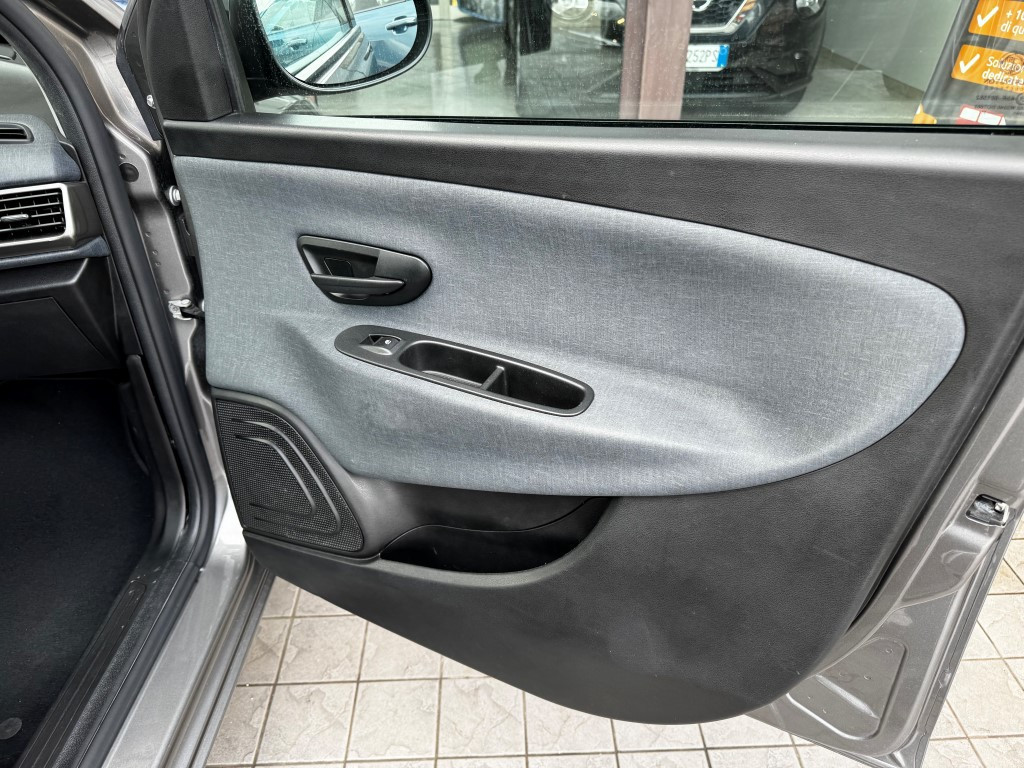 Lancia Ypsilon