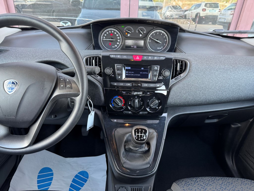Lancia Ypsilon