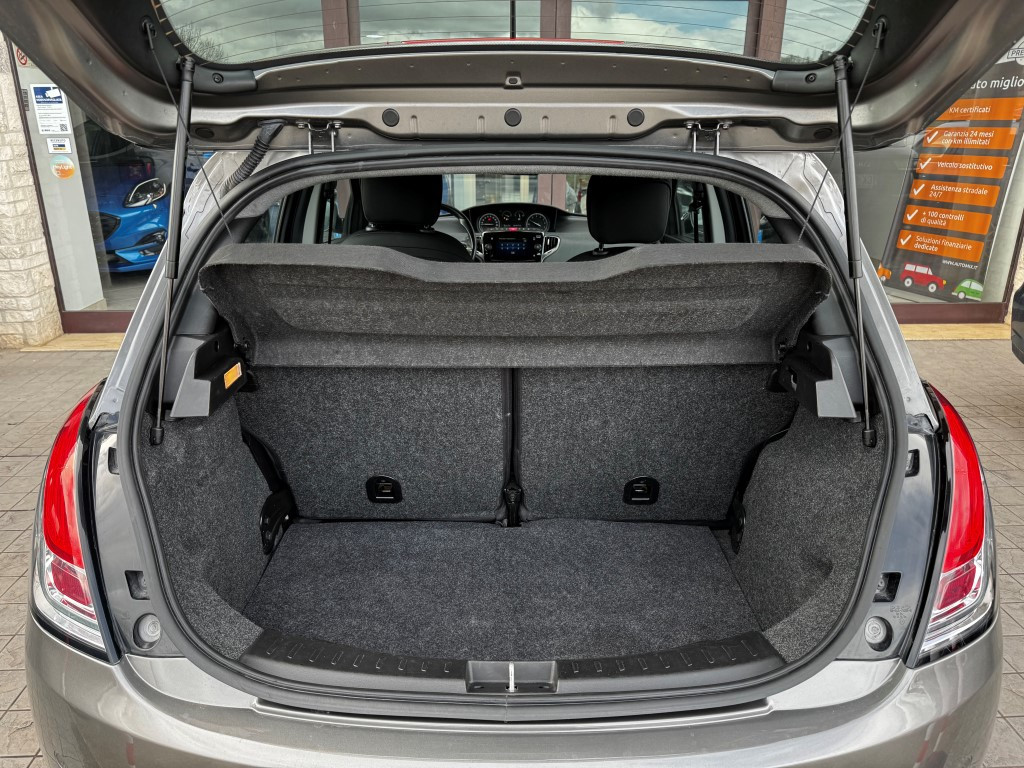 Lancia Ypsilon