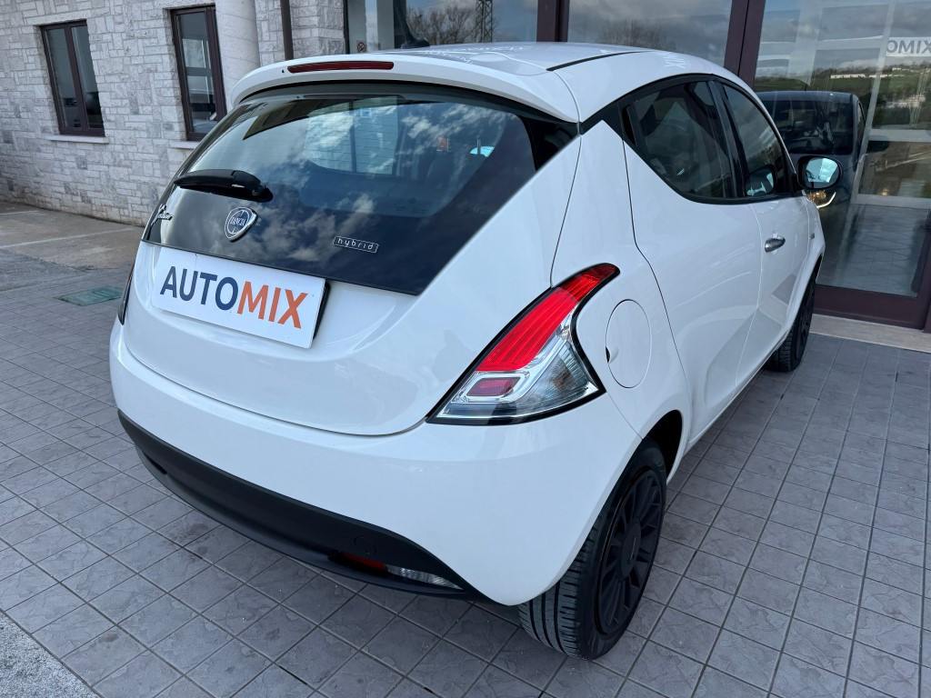 Lancia Ypsilon