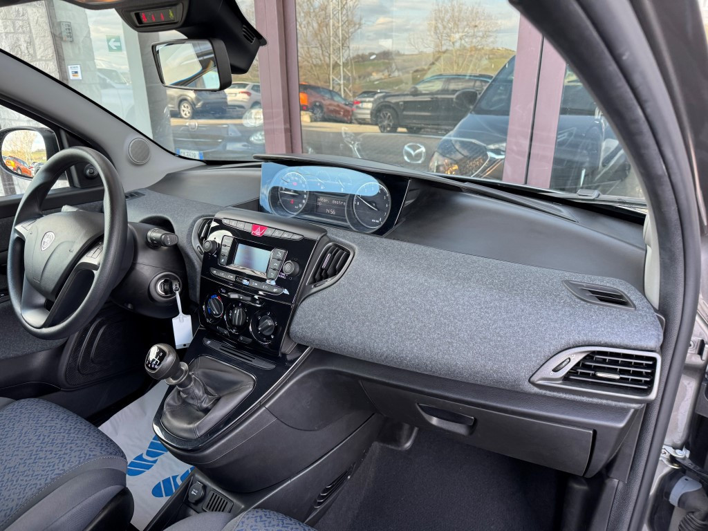 Lancia Ypsilon