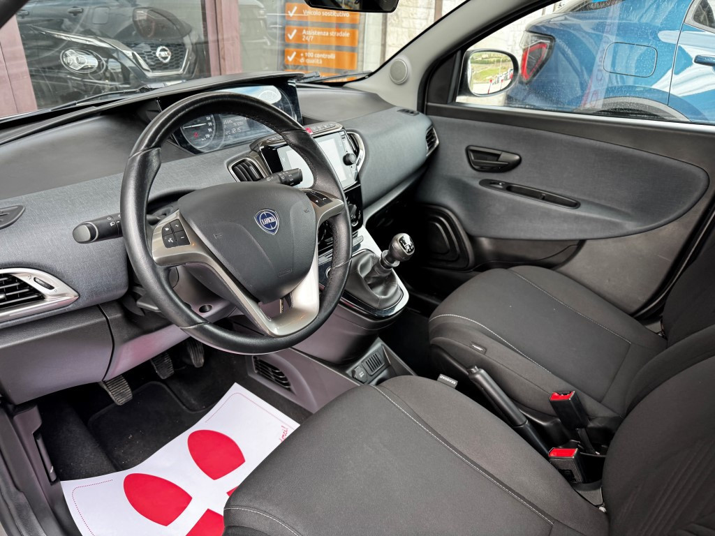 Lancia Ypsilon