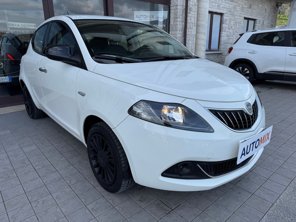Lancia Ypsilon
