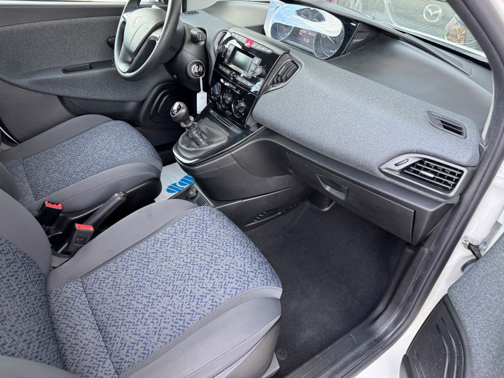 Lancia Ypsilon
