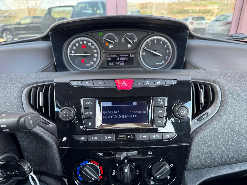Lancia Ypsilon