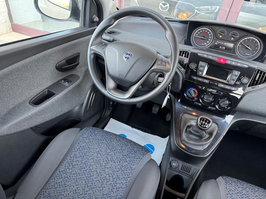 Lancia Ypsilon