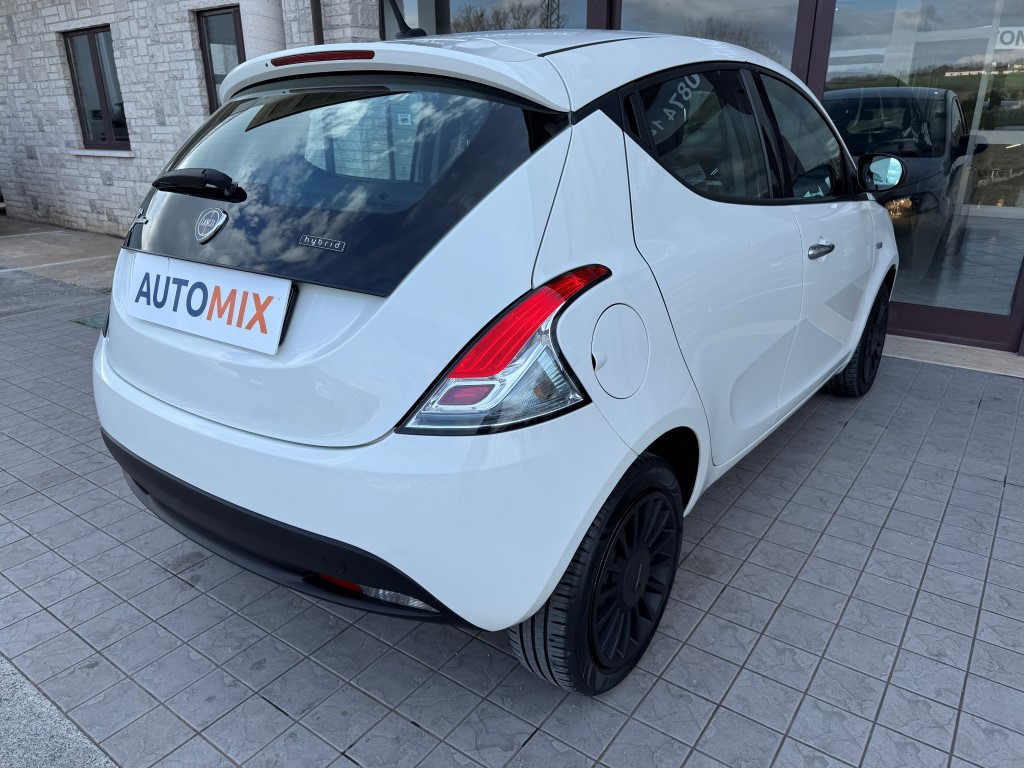 Lancia Ypsilon