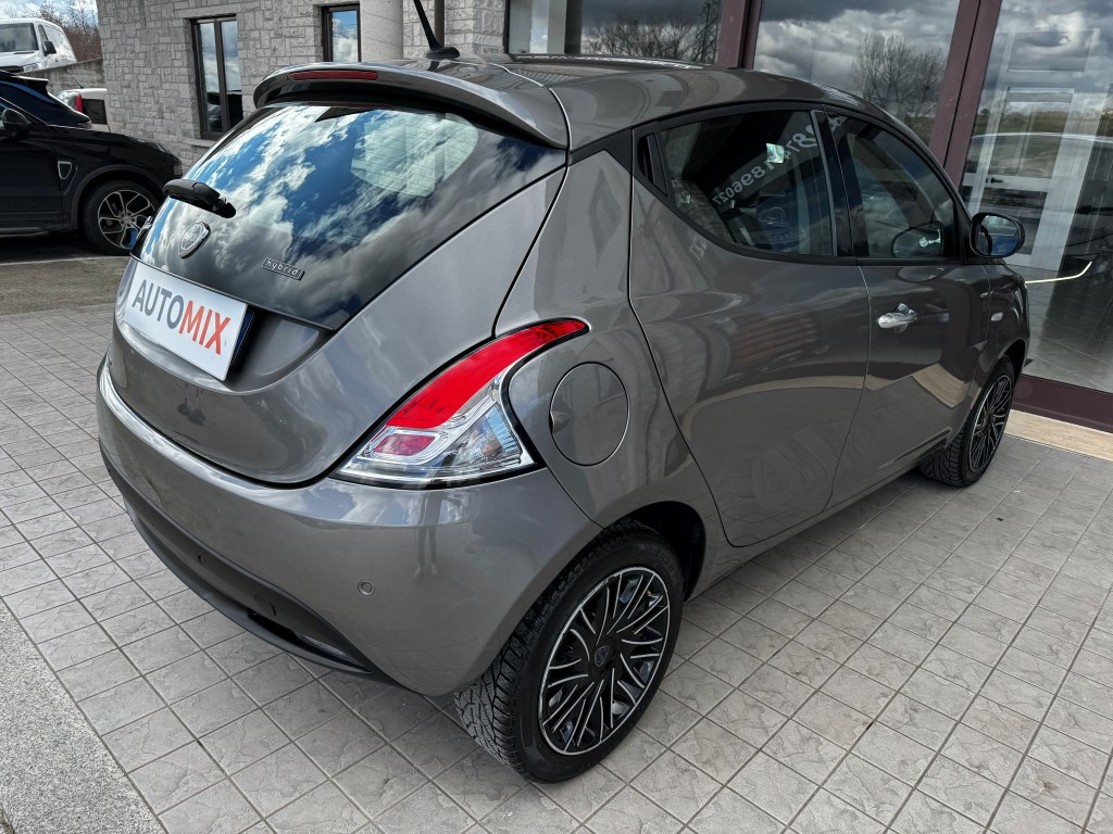 Lancia Ypsilon