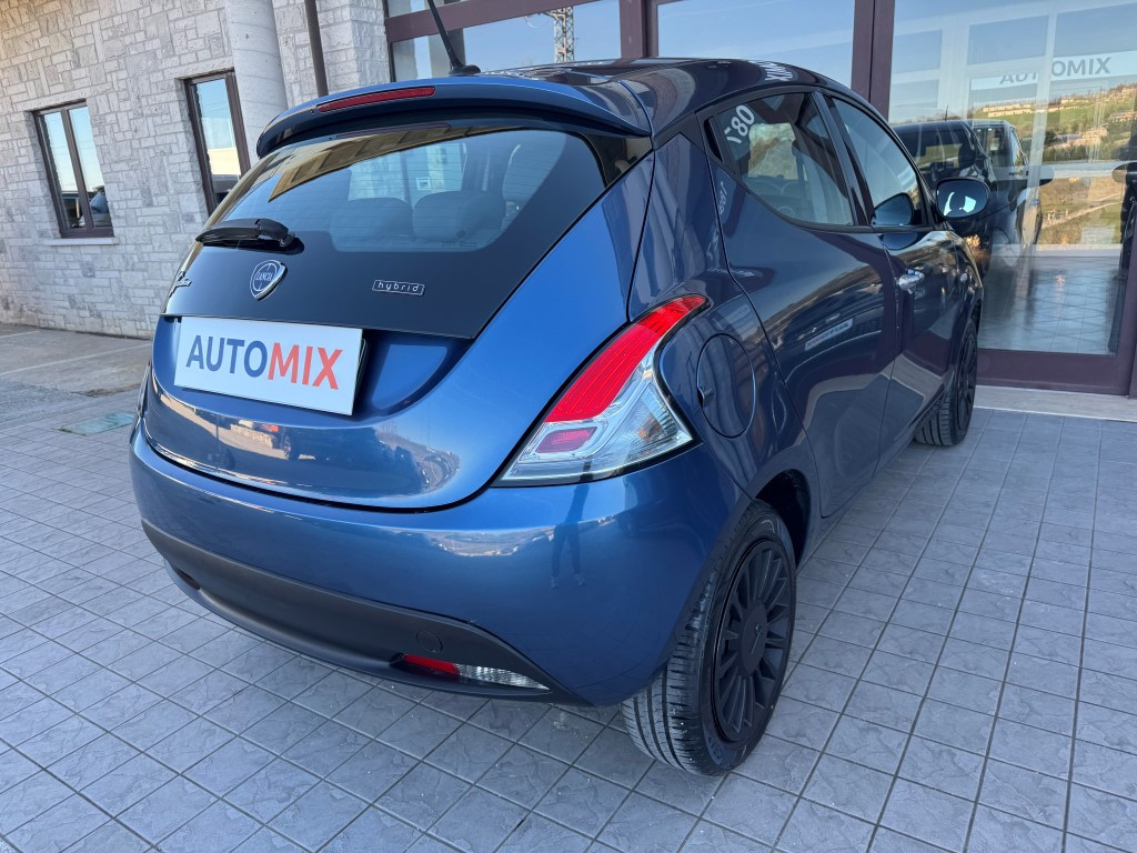 Lancia Ypsilon
