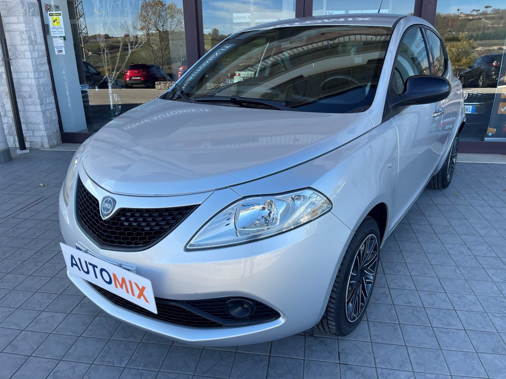 Lancia Ypsilon