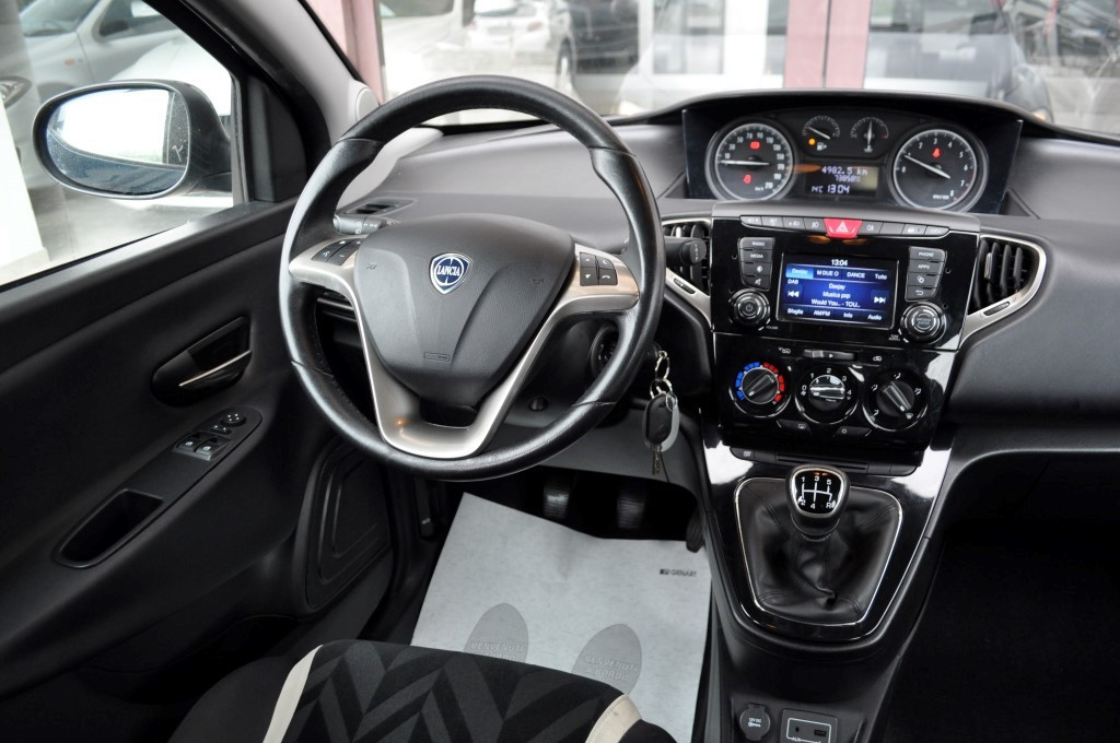 Lancia Ypsilon