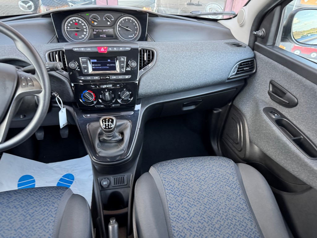 Lancia Ypsilon