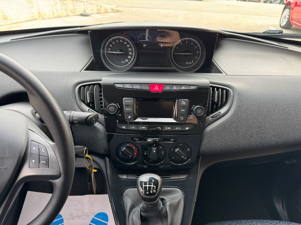 Lancia Ypsilon