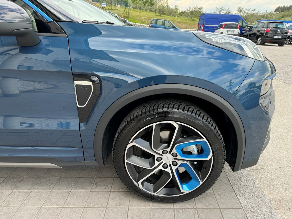 Lynk & Co 01