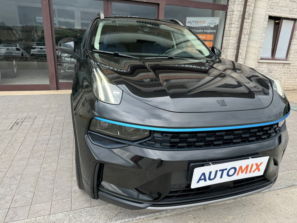 Lynk & Co 01